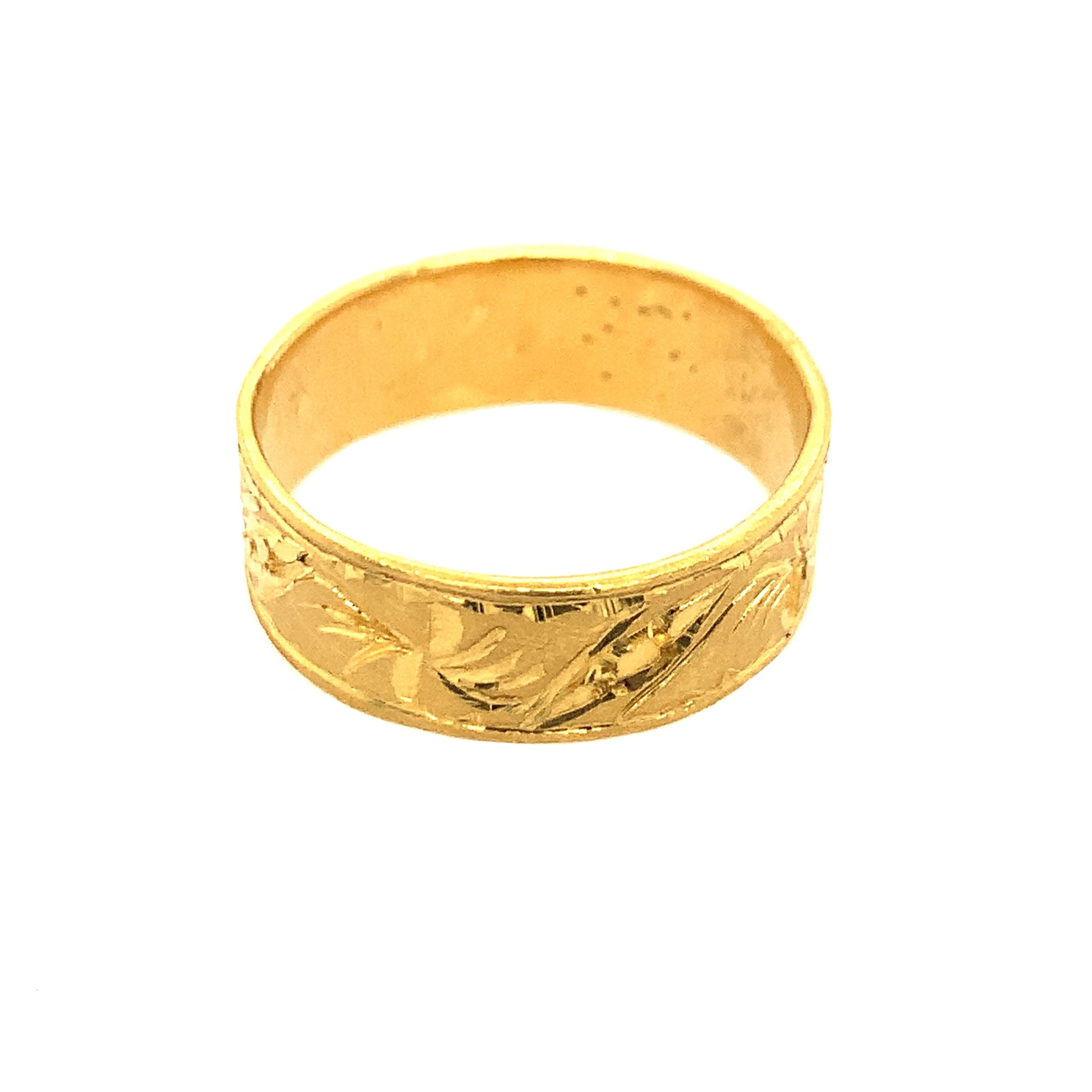 Estate: Yellow Gold Hand Engraved Band